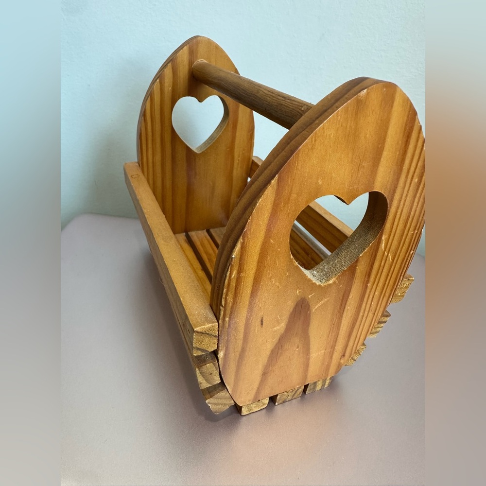 Vintage country hearts wood basket Wooden Basket With Handle and Hearts